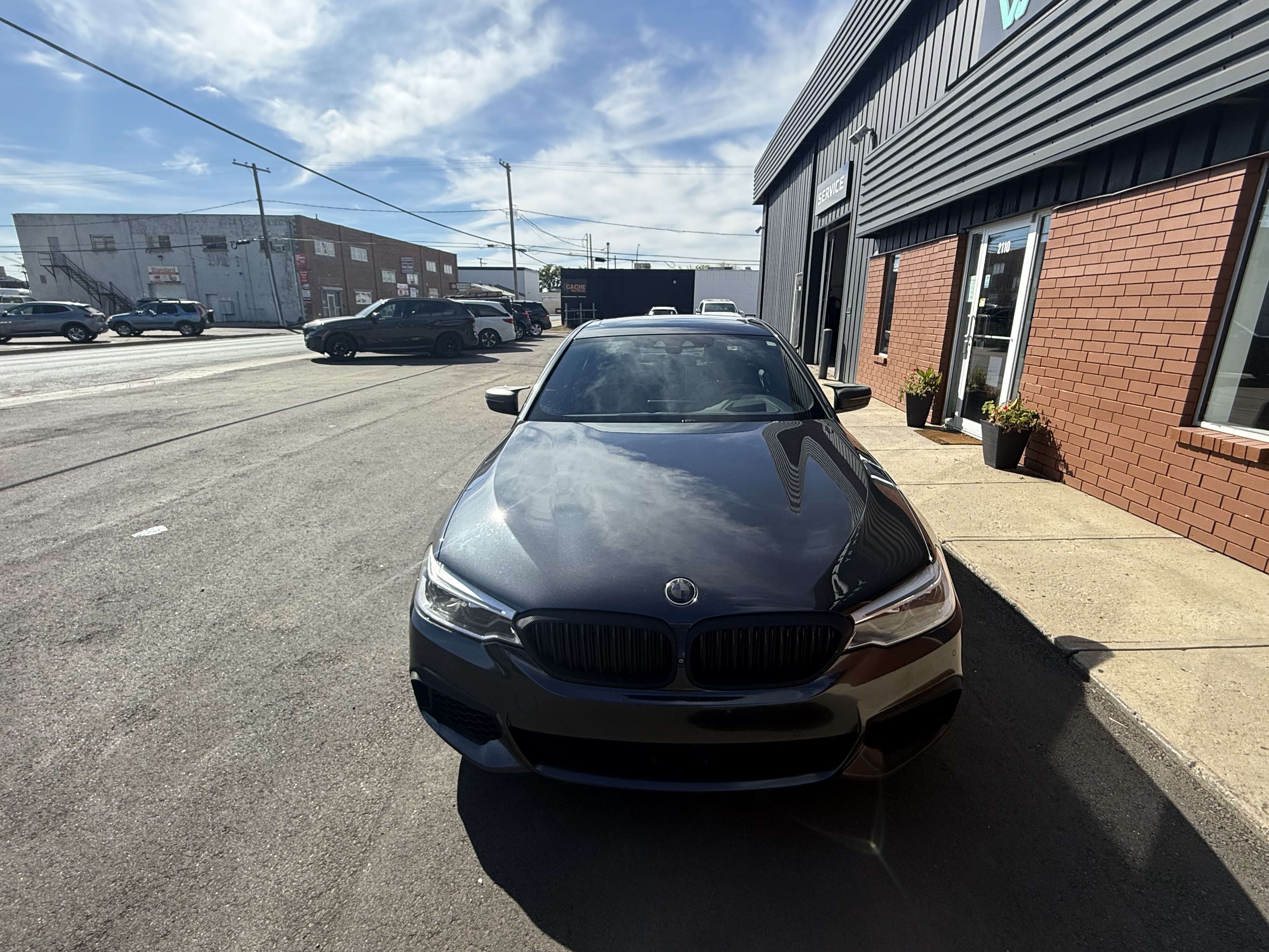2018 BMW M550i — photo 2
