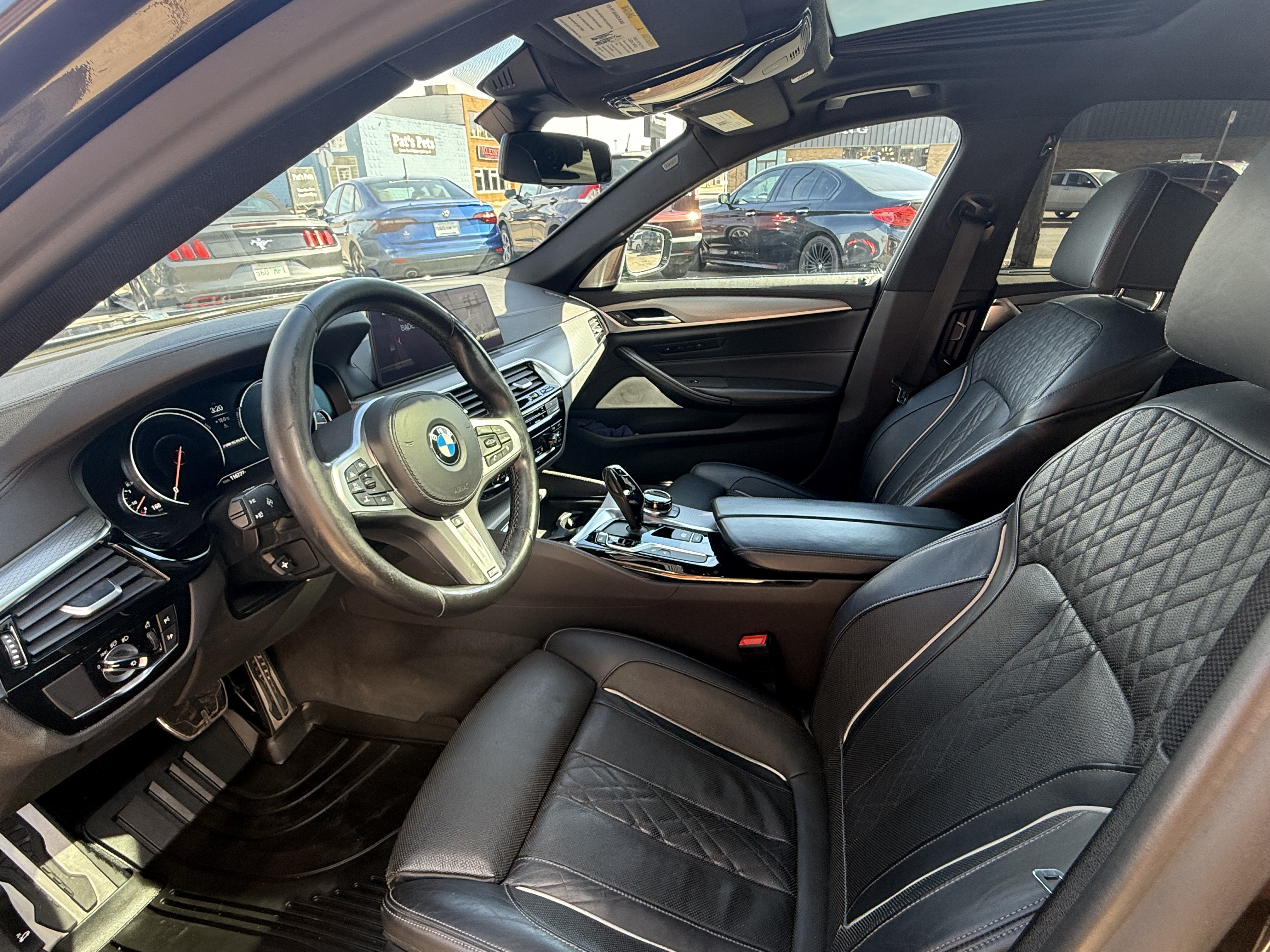 2018 BMW M550i — photo 7