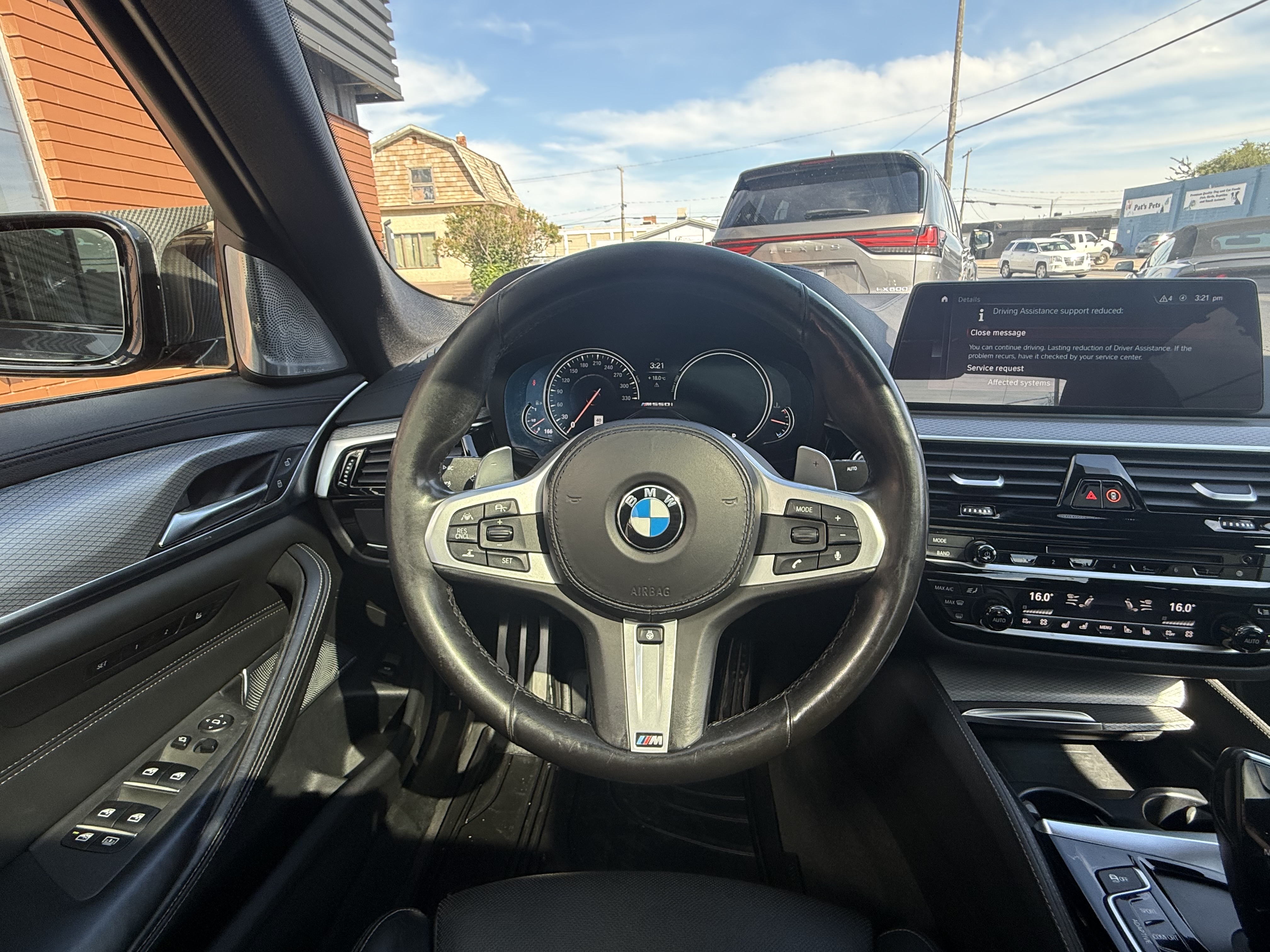 2018 BMW M550i — photo 8