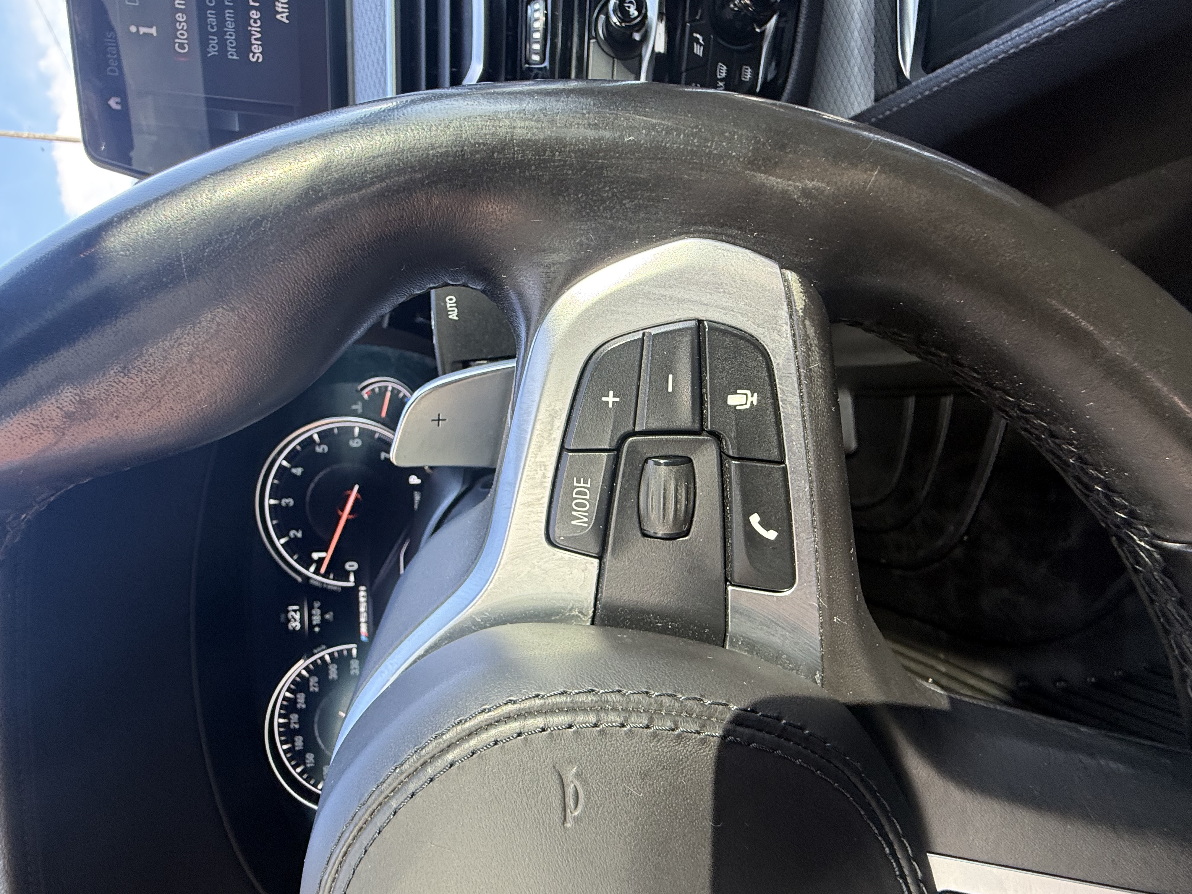 2018 BMW M550i — photo 10