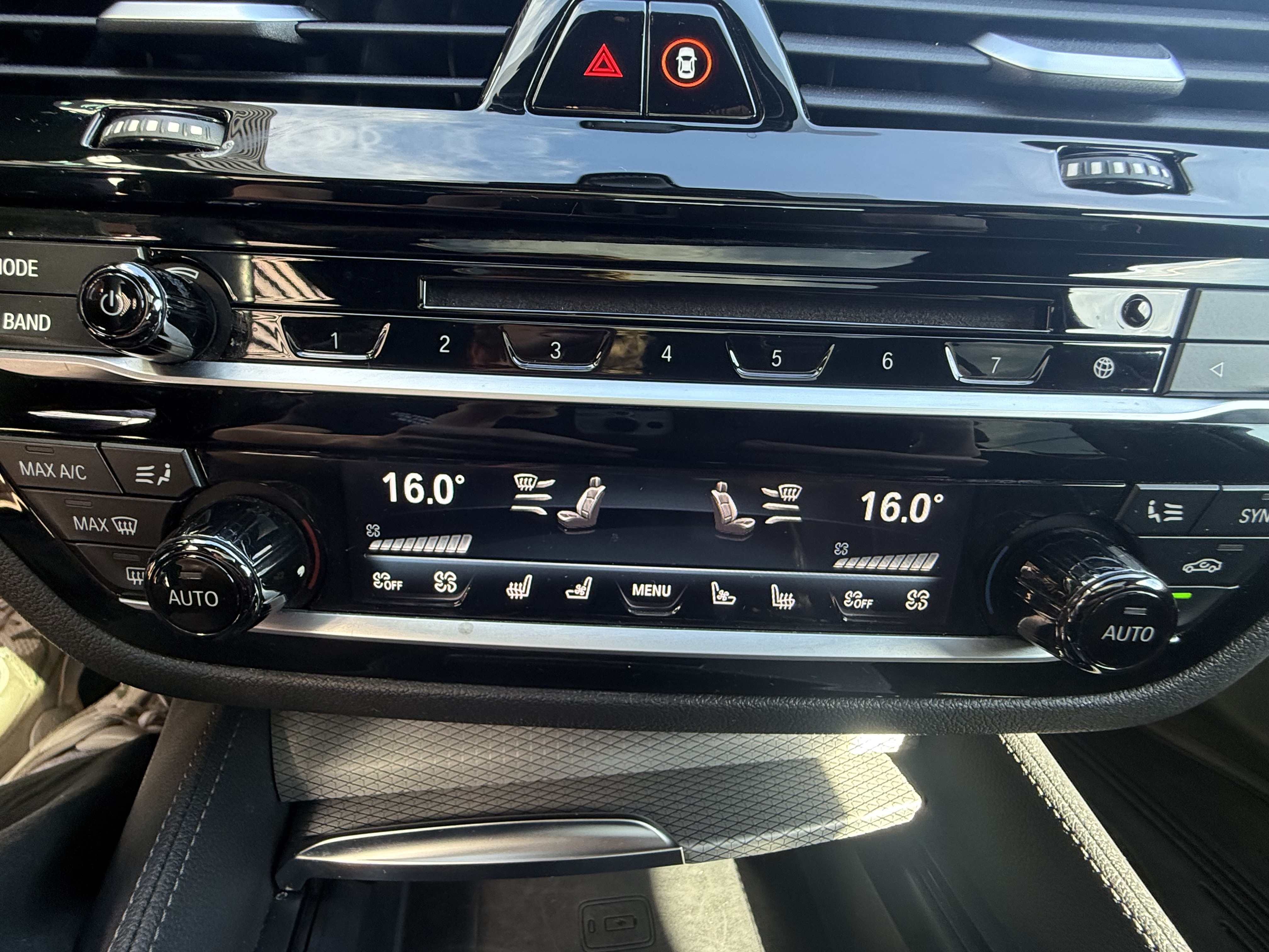 2018 BMW M550i — photo 12