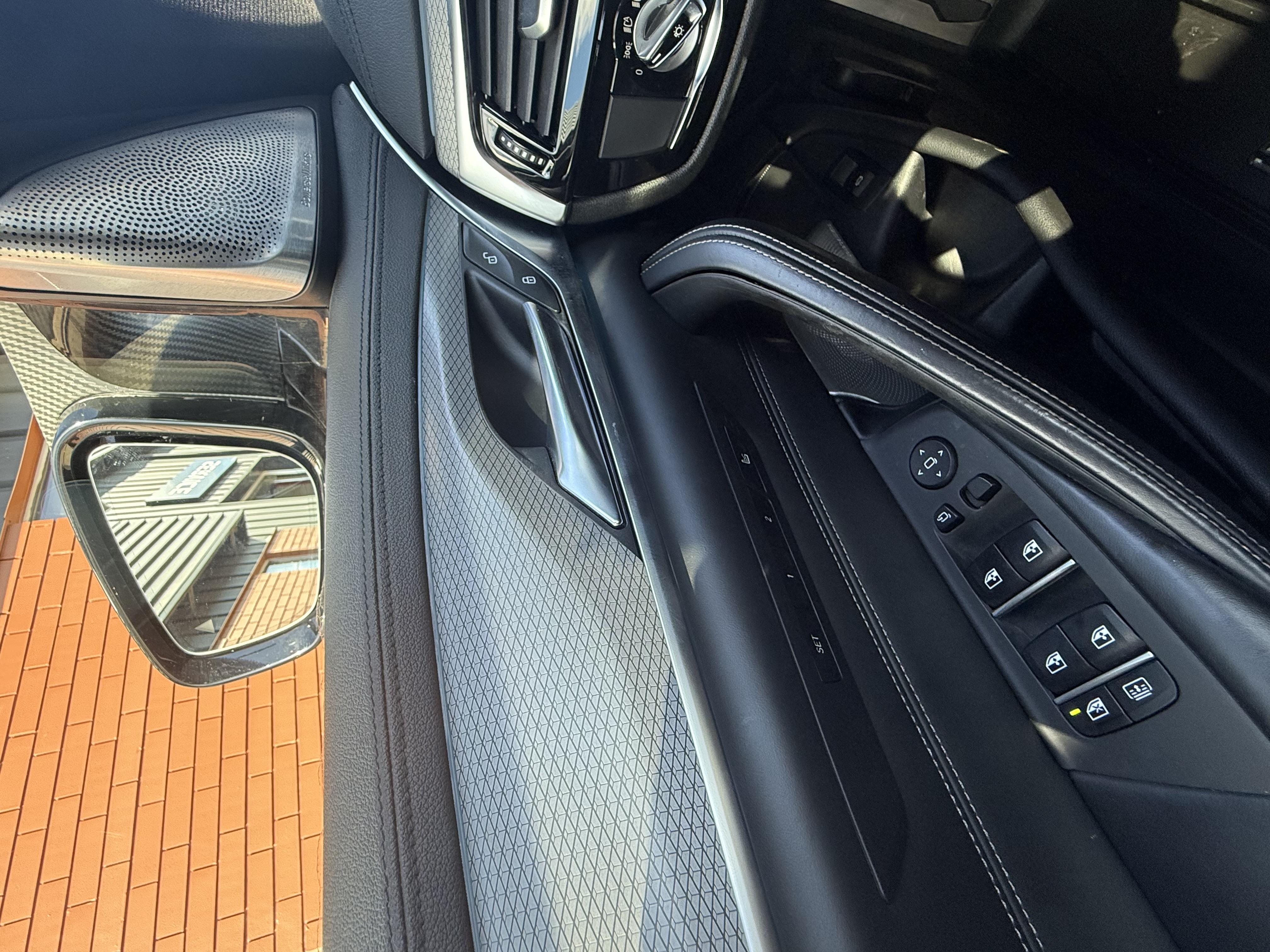 2018 BMW M550i — photo 15