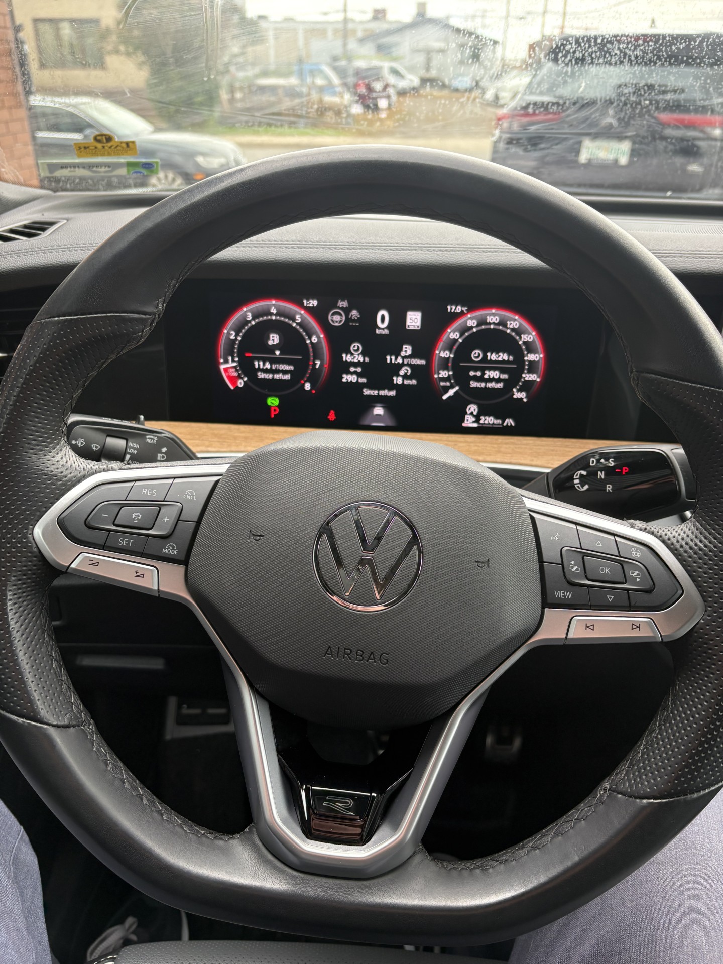 2025 VOLKSWAGEN Tiguan — photo 2