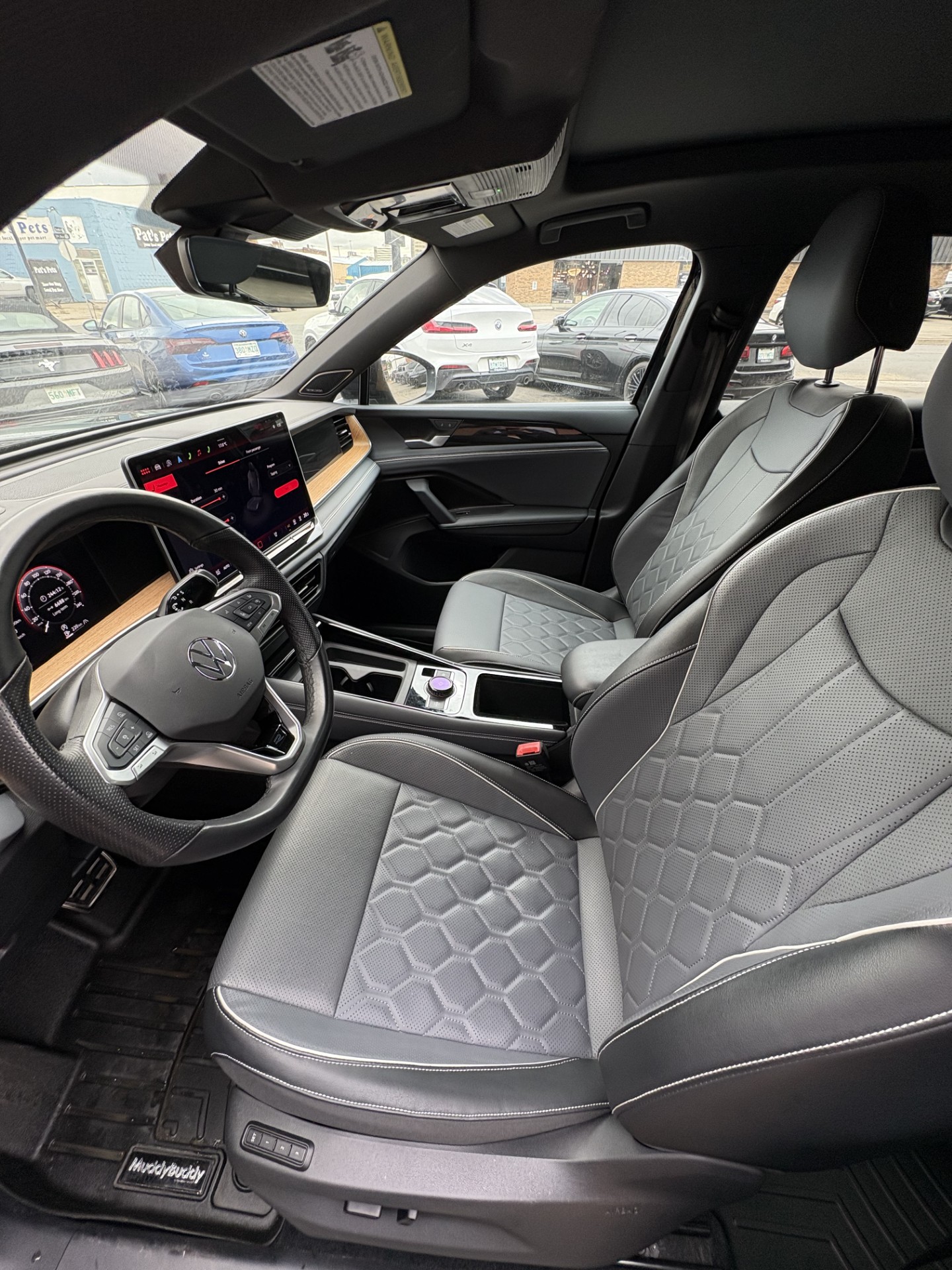 2025 VOLKSWAGEN Tiguan — photo 6