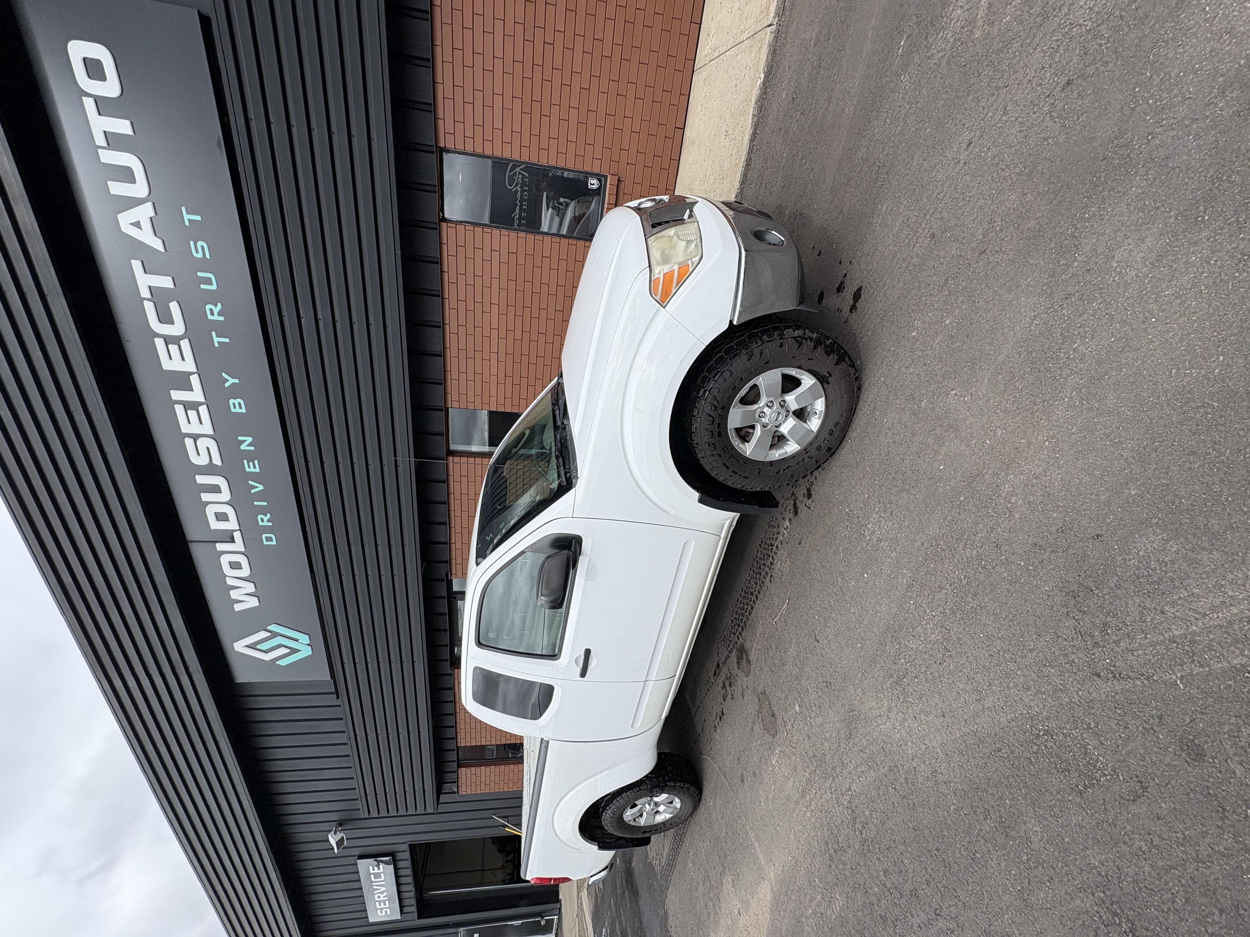 2011 Nissan Frontier — photo 3