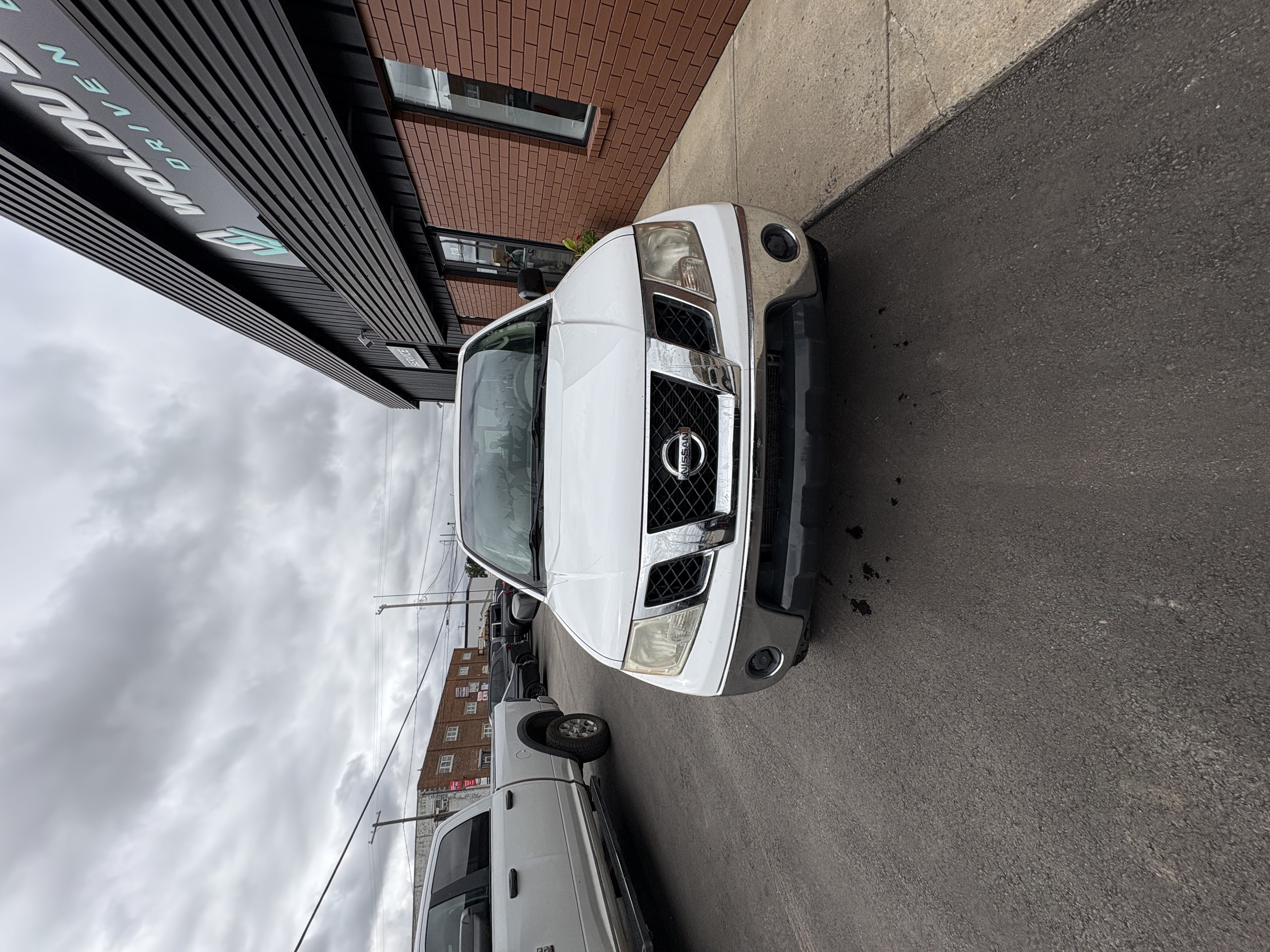 2011 Nissan Frontier — photo 4