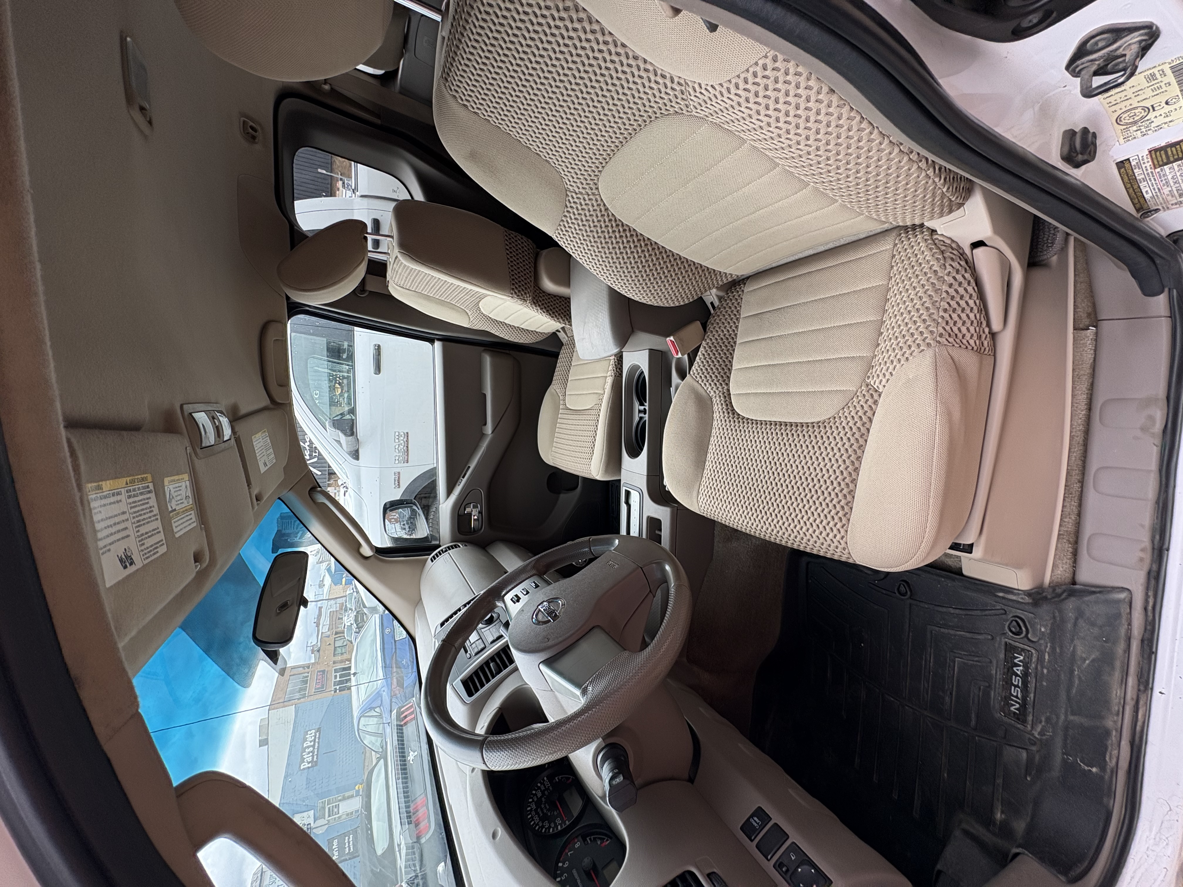 2011 Nissan Frontier — photo 8