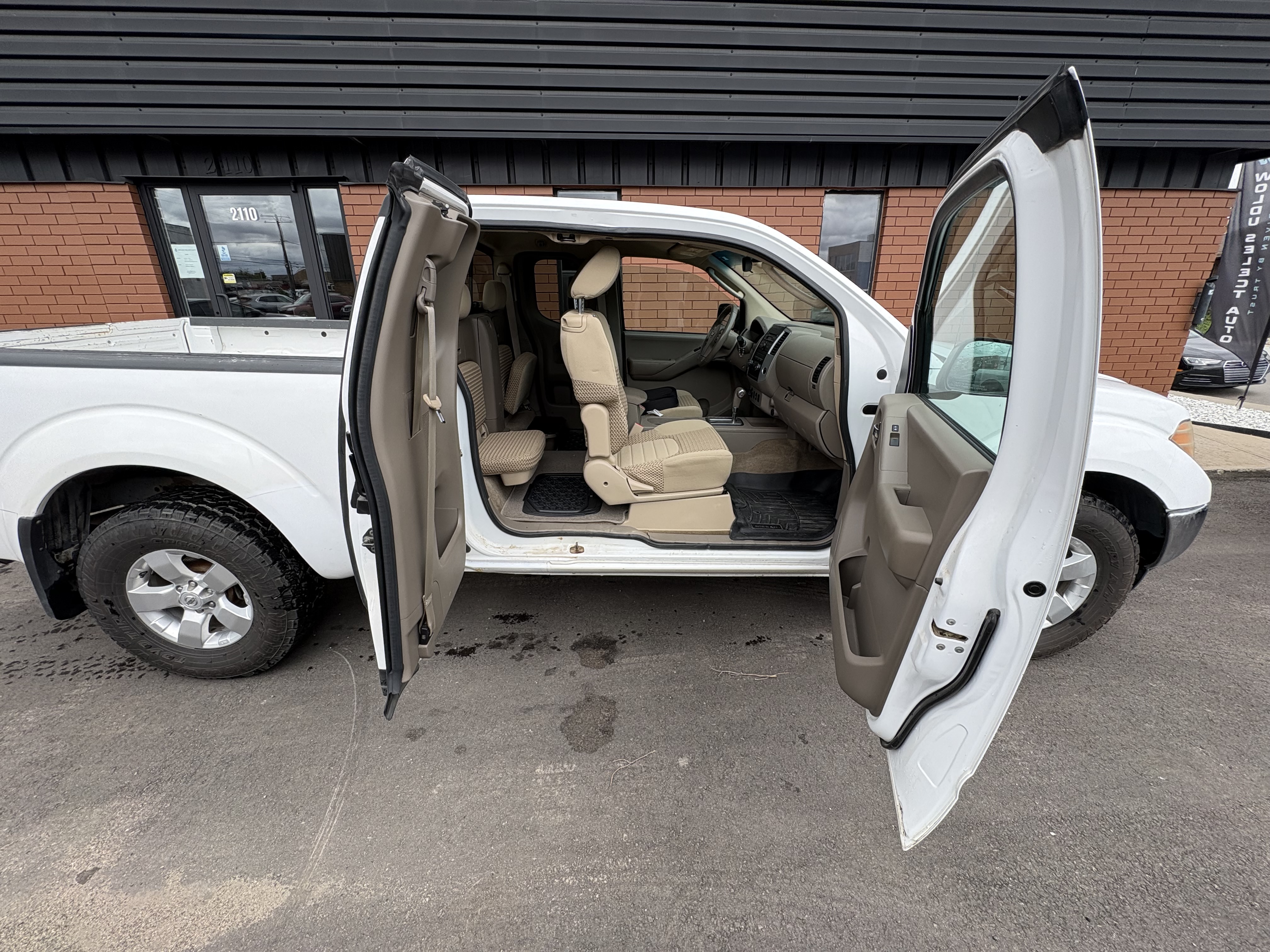 2011 Nissan Frontier — photo 11