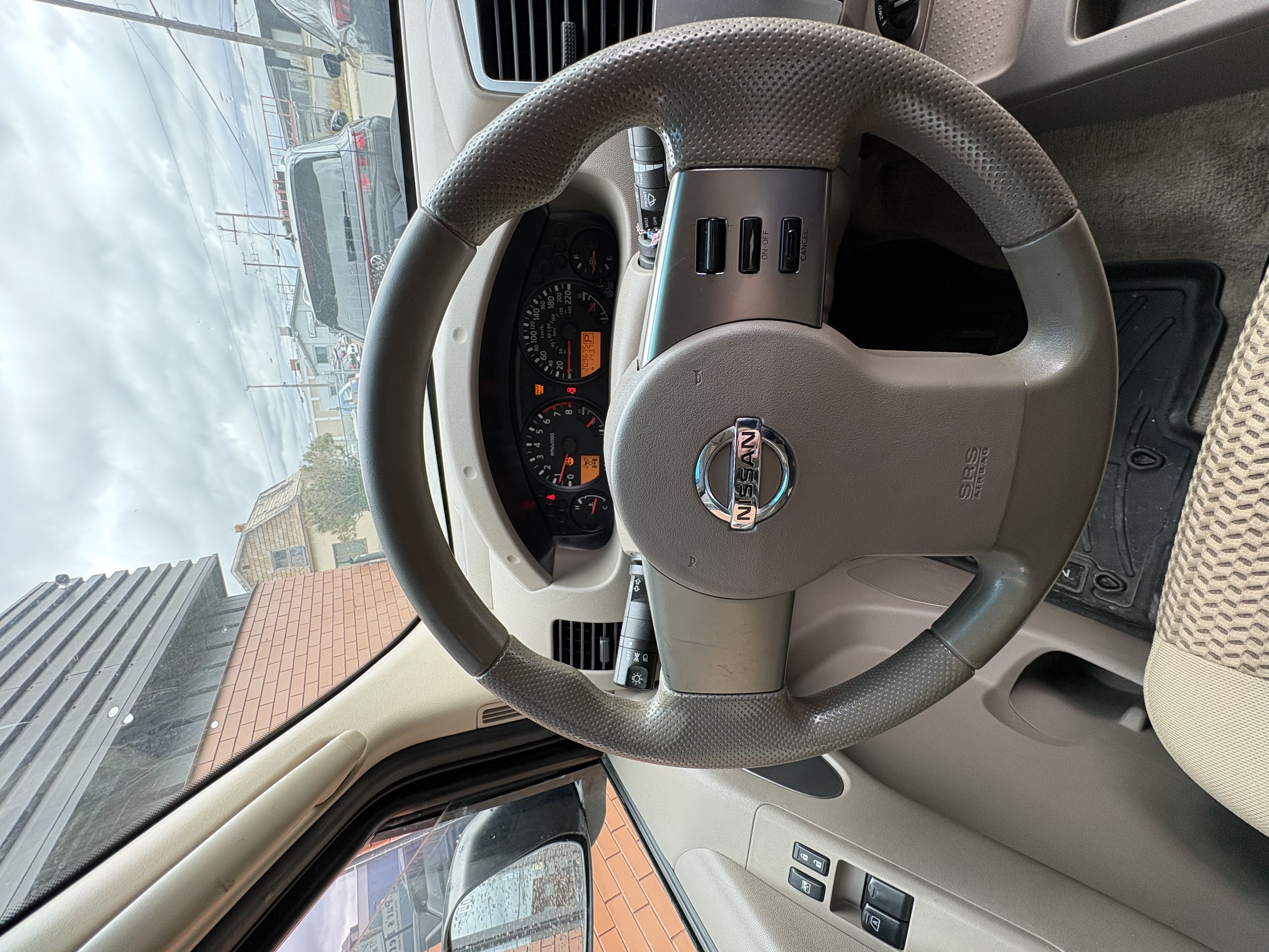 2011 Nissan Frontier — photo 14