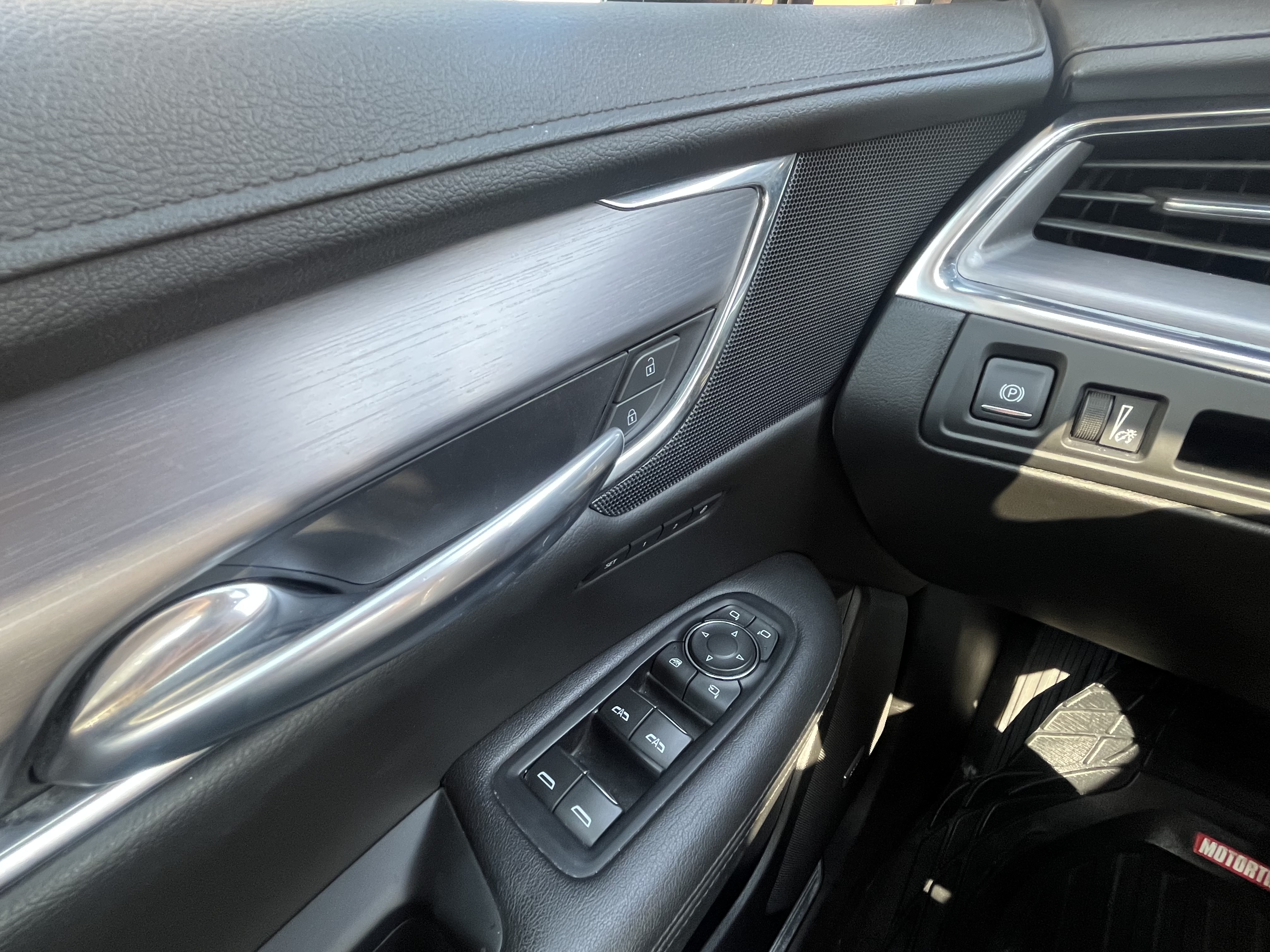 2019 CADILLAC XT5 — photo 13
